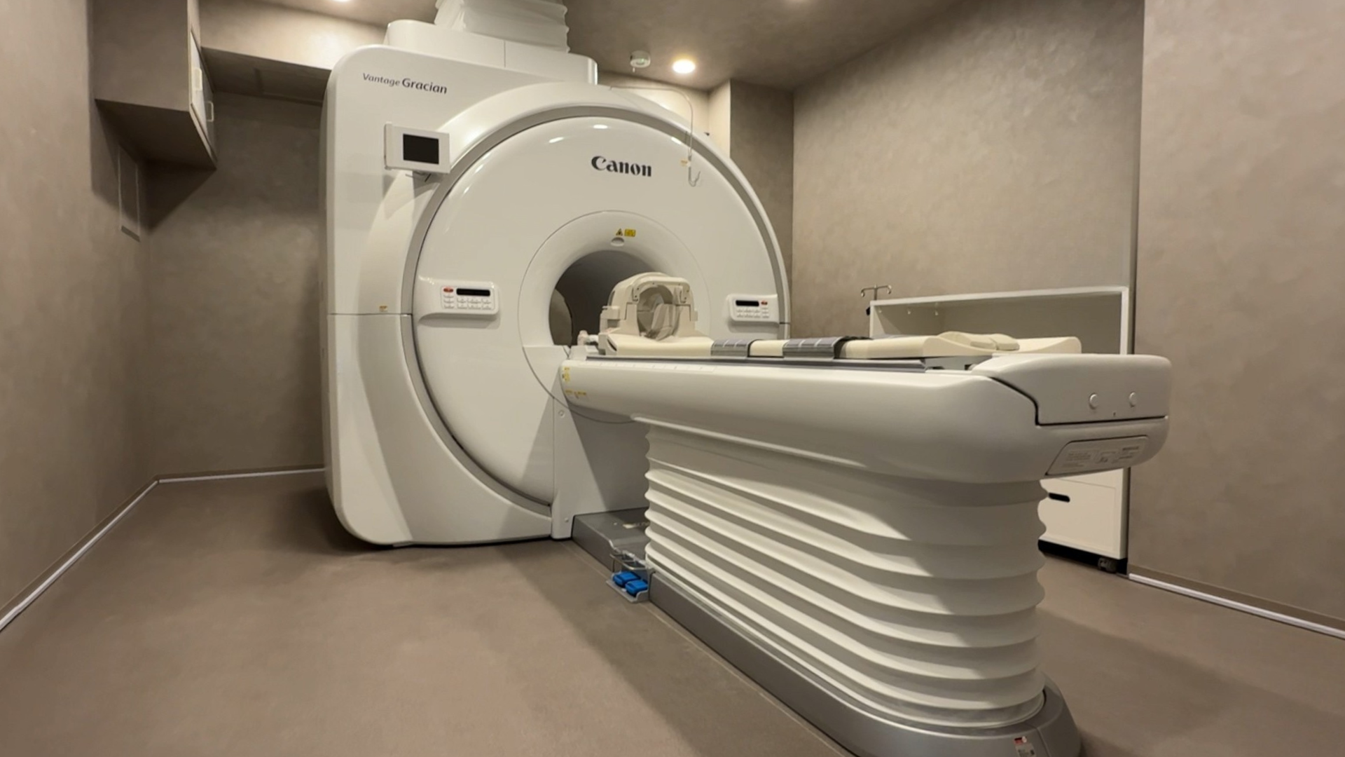 当院のMRI（Canon製 Vantage Gracian）